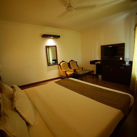 The Vyshakh Hotel Guruvayur Bagian luar foto