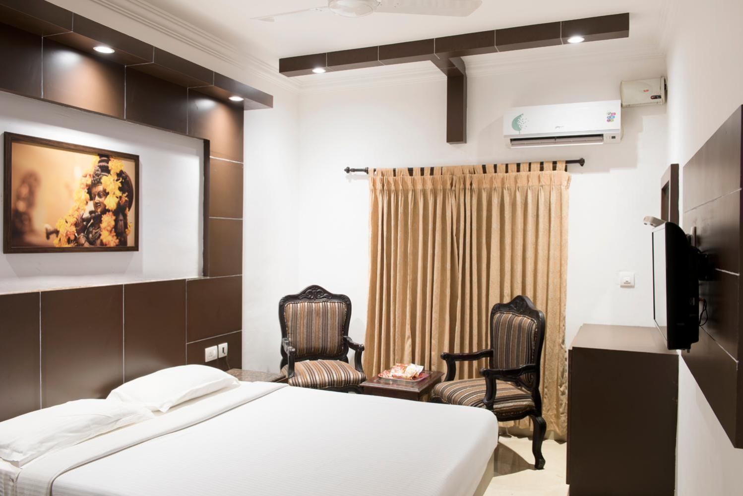 The Vyshakh Hotel Guruvayur Bagian luar foto