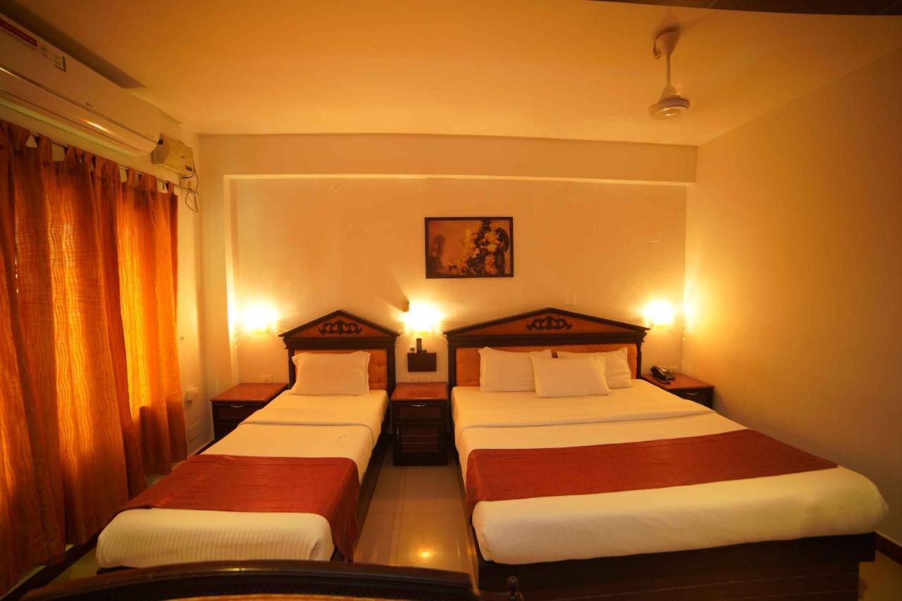 The Vyshakh Hotel Guruvayur Bagian luar foto