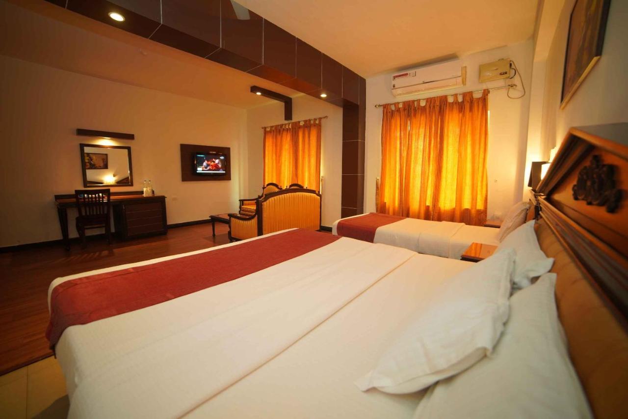 The Vyshakh Hotel Guruvayur Bagian luar foto