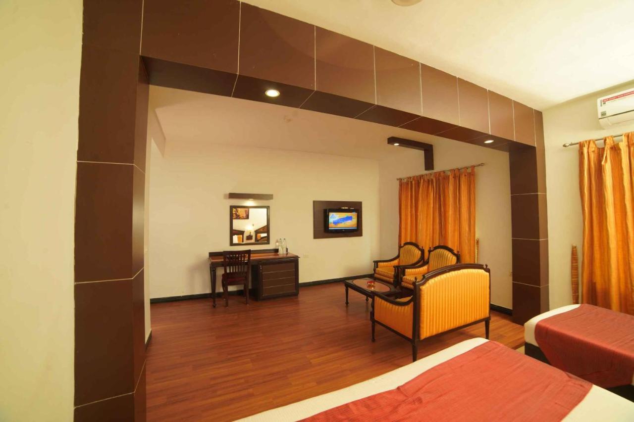 The Vyshakh Hotel Guruvayur Bagian luar foto