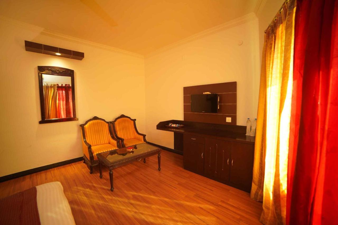The Vyshakh Hotel Guruvayur Bagian luar foto