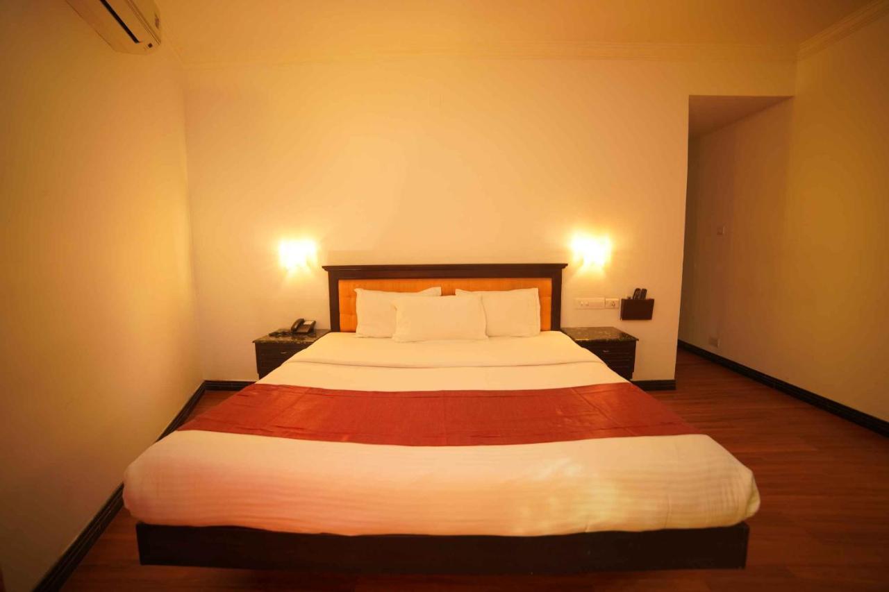 The Vyshakh Hotel Guruvayur Bagian luar foto