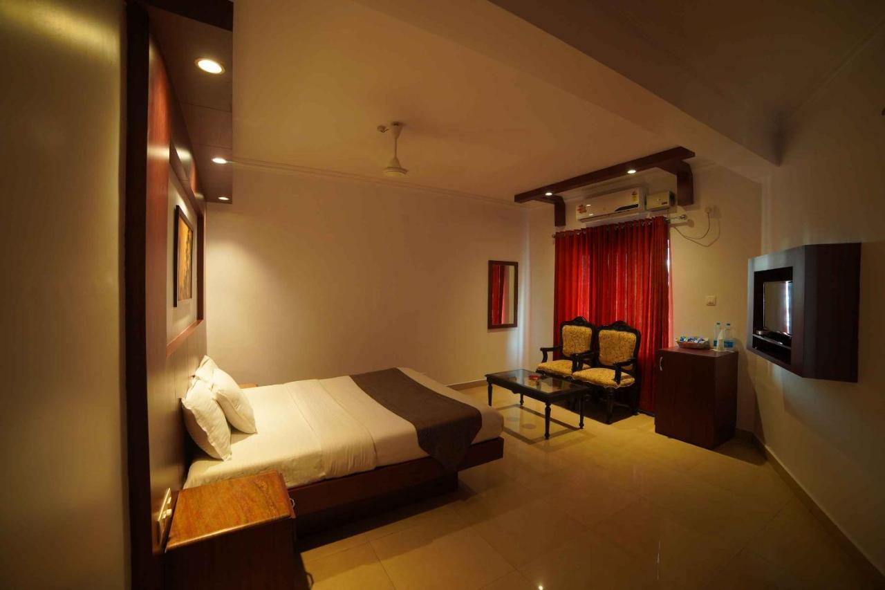 The Vyshakh Hotel Guruvayur Bagian luar foto