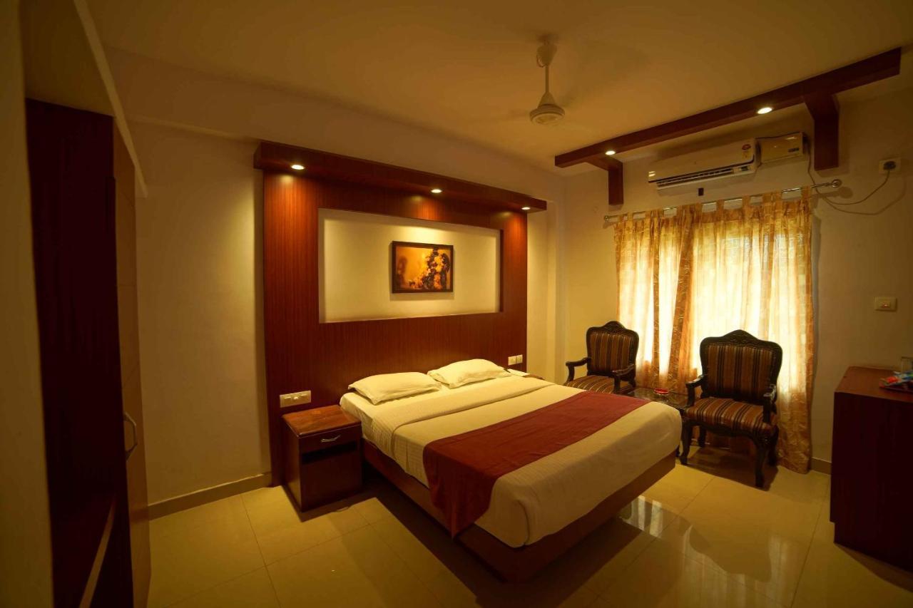The Vyshakh Hotel Guruvayur Bagian luar foto