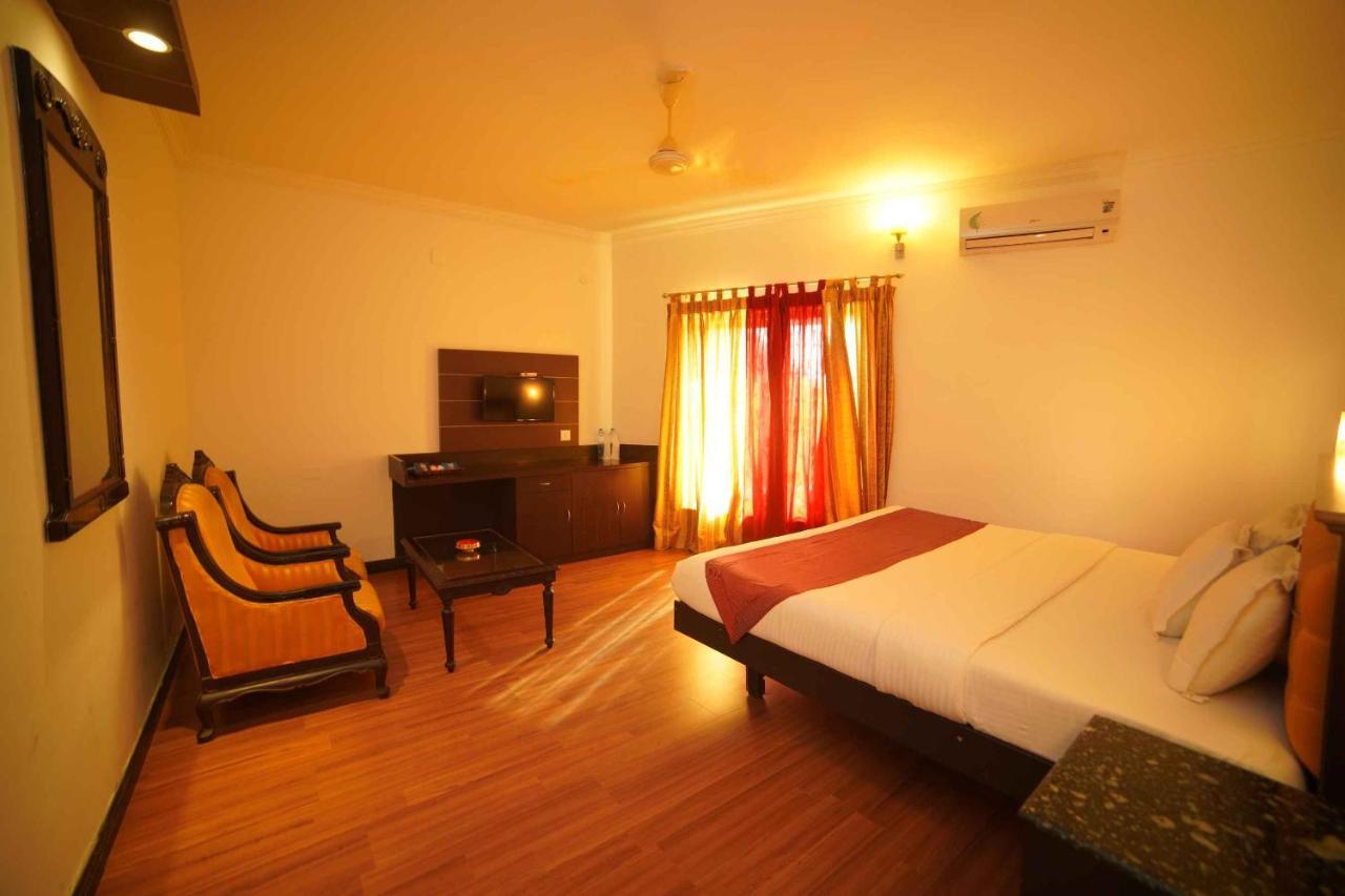 The Vyshakh Hotel Guruvayur Bagian luar foto