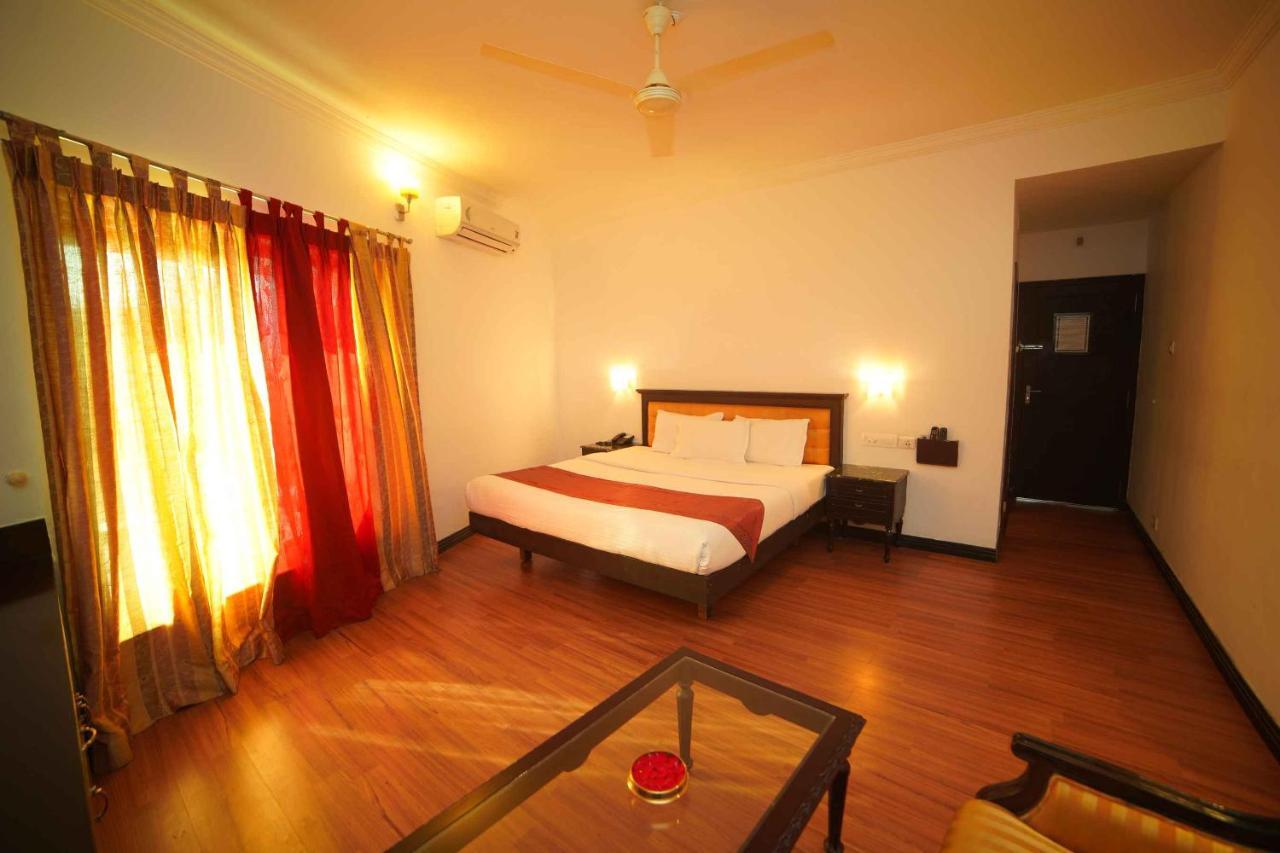 The Vyshakh Hotel Guruvayur Bagian luar foto