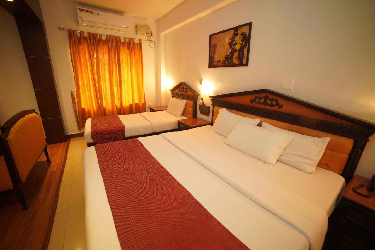 The Vyshakh Hotel Guruvayur Bagian luar foto