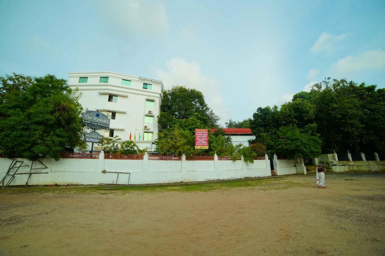 The Vyshakh Hotel Guruvayur Bagian luar foto