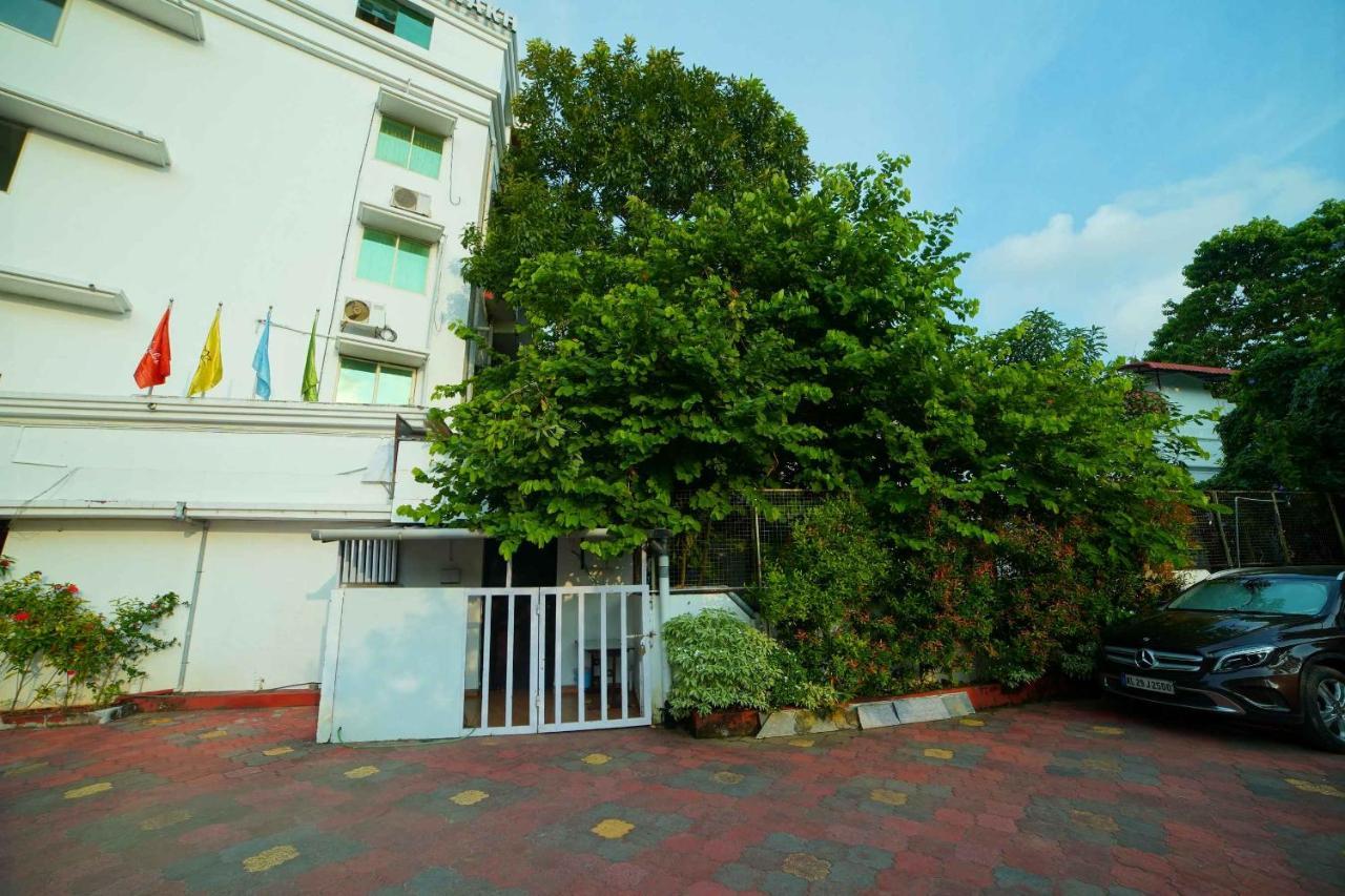 The Vyshakh Hotel Guruvayur Bagian luar foto