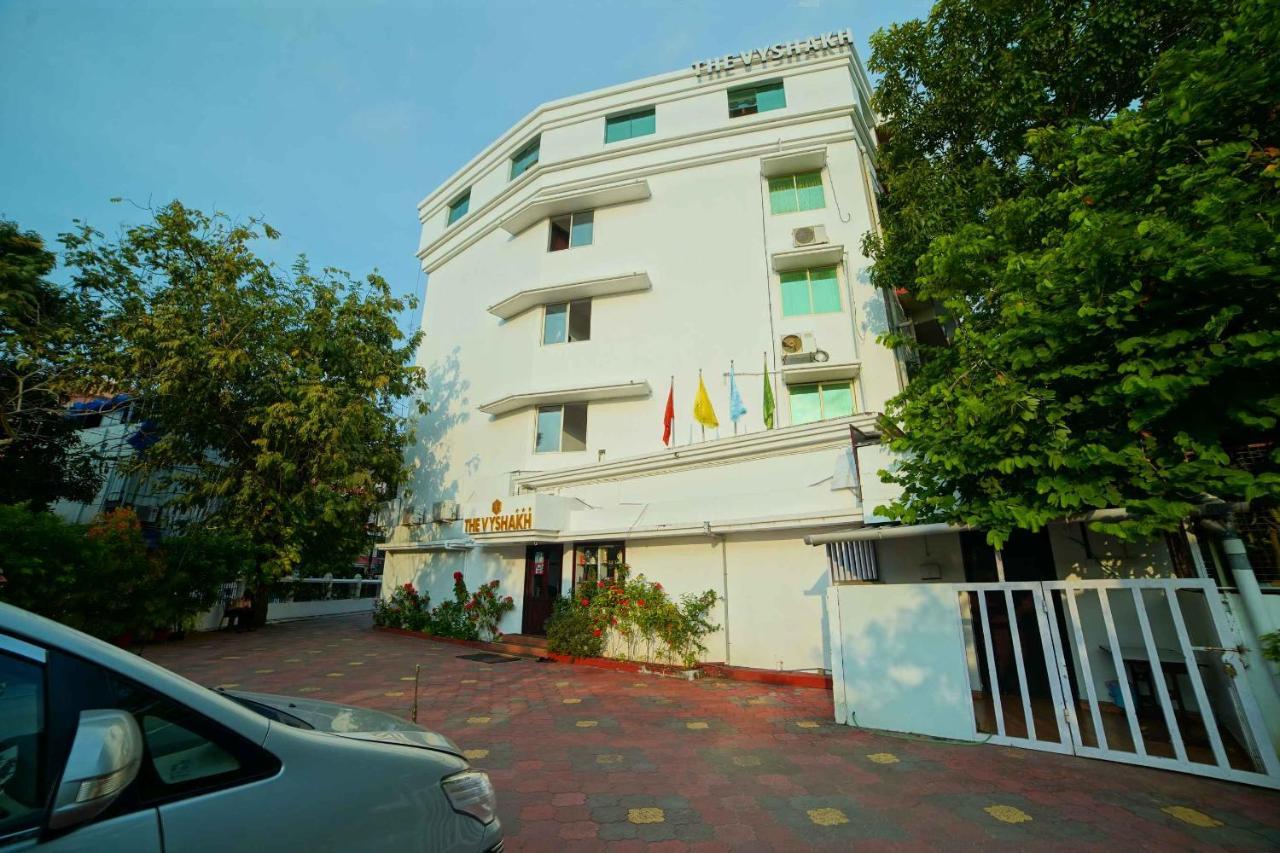 The Vyshakh Hotel Guruvayur Bagian luar foto