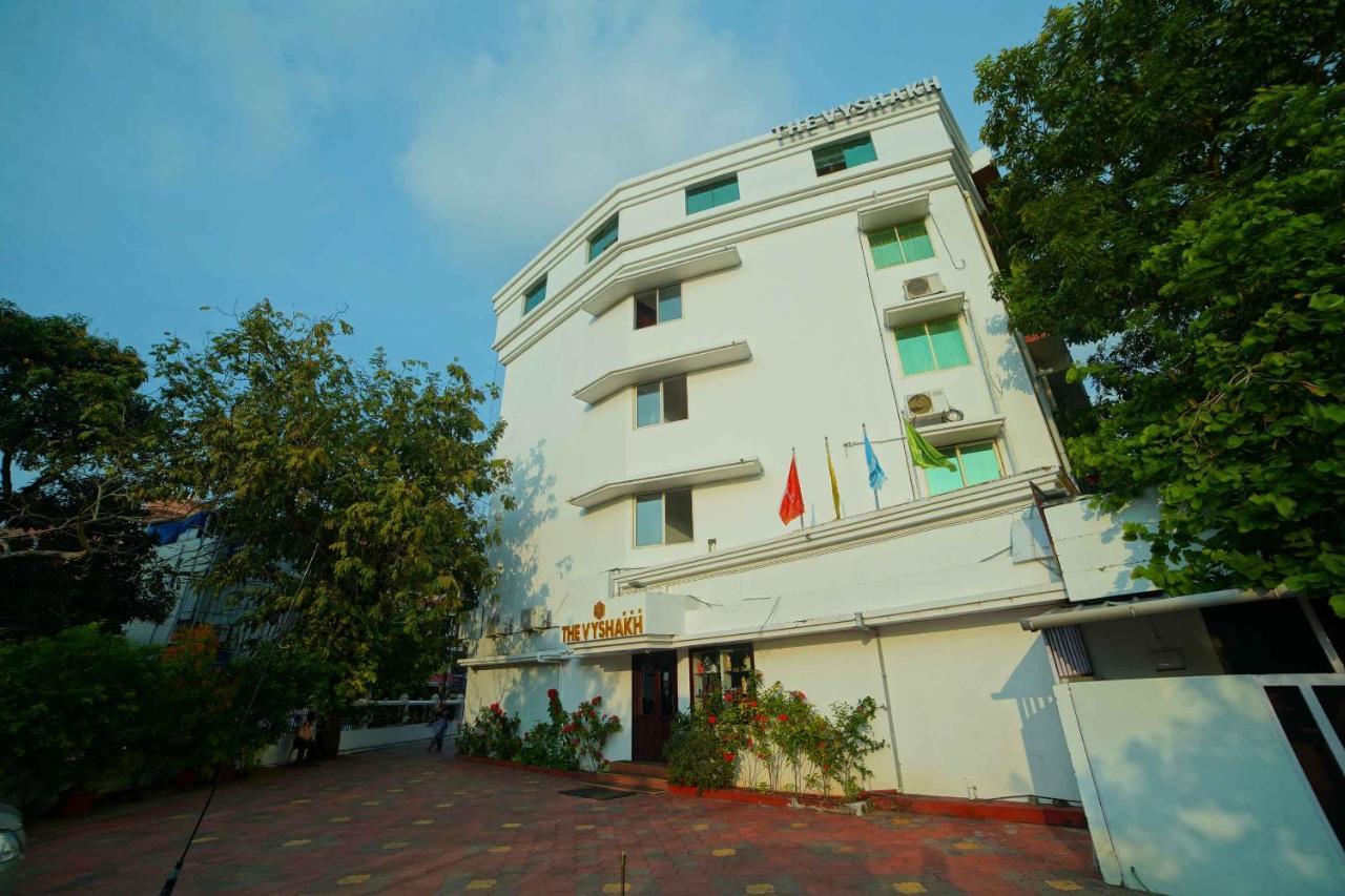 The Vyshakh Hotel Guruvayur Bagian luar foto