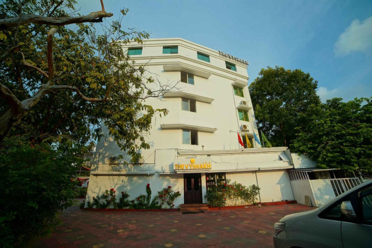 The Vyshakh Hotel Guruvayur Bagian luar foto
